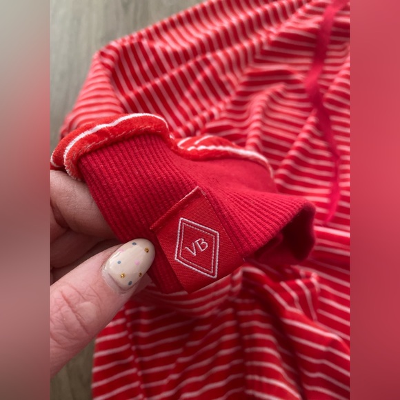 NWT Vera Bradley Velour Cozy Set - Includes Sweatshirt and Joggers - Picture 3 of 8